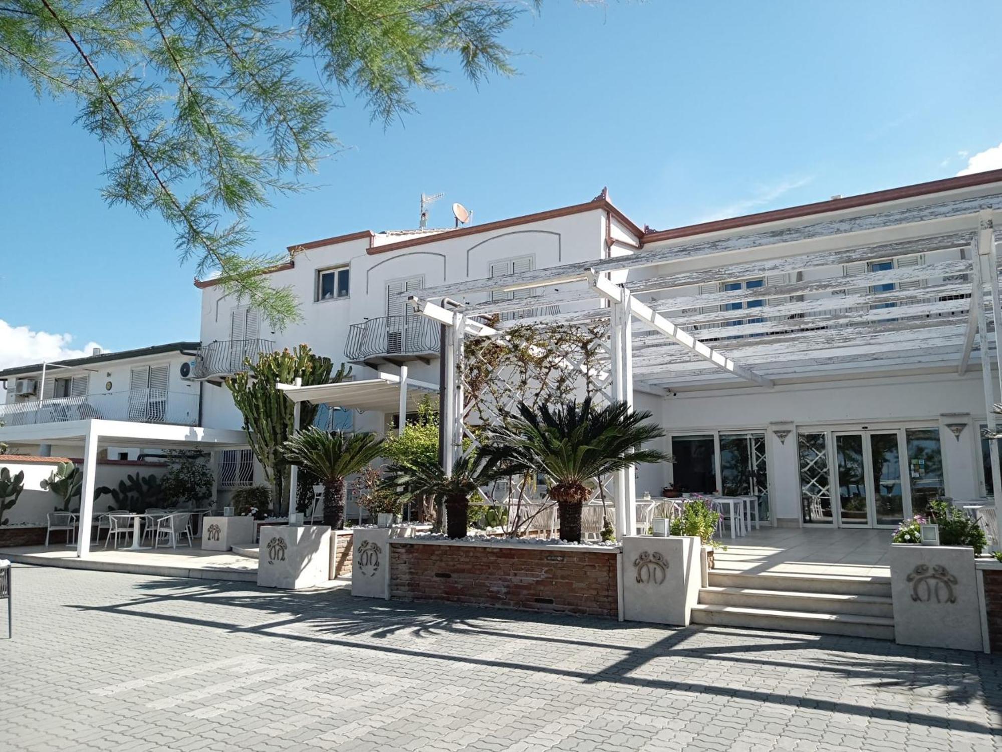 Hotel Mandetta Paestum Exteriör bild