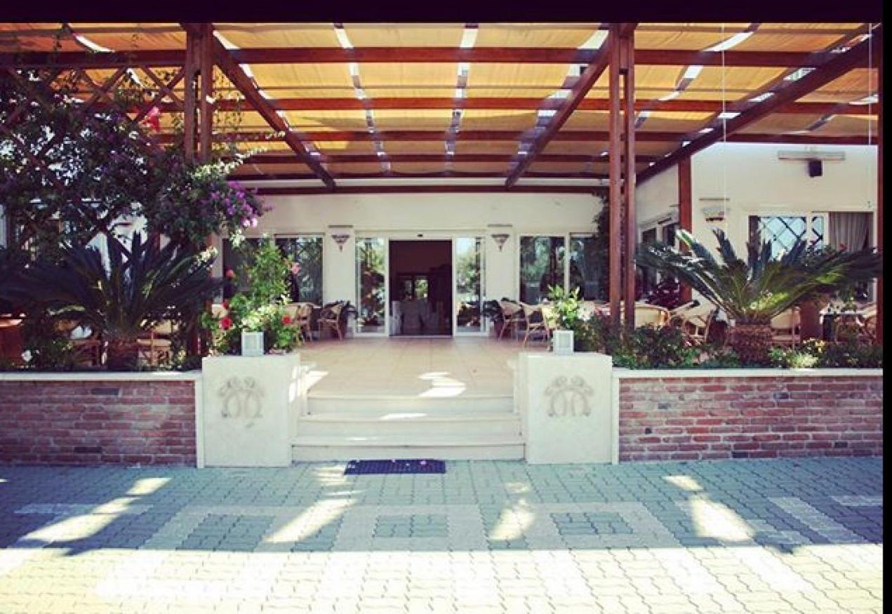 Hotel Mandetta Paestum Exteriör bild